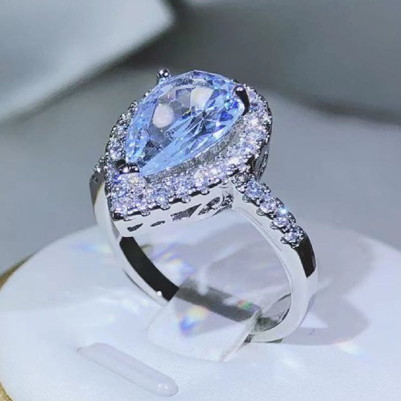 Elegant and Exquisite Tear Drop white zircon Ring With Diamonds